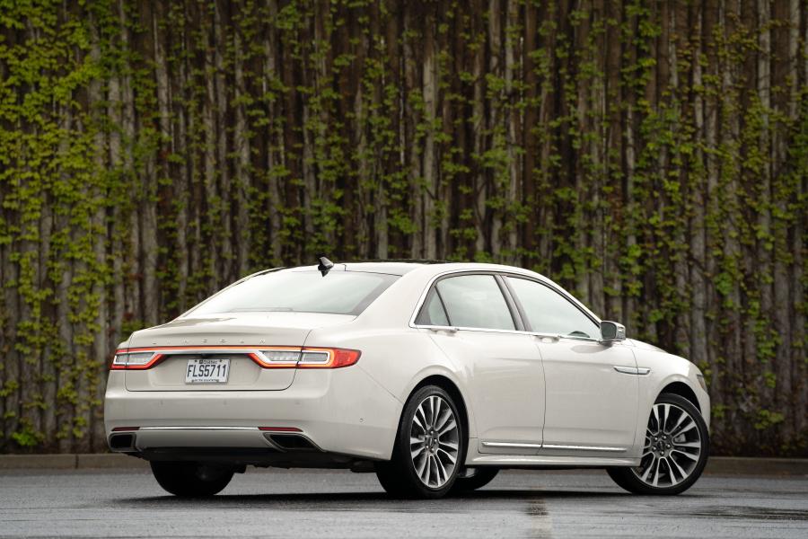  Lincoln Continental 2016 года  (фото 15 из 19)